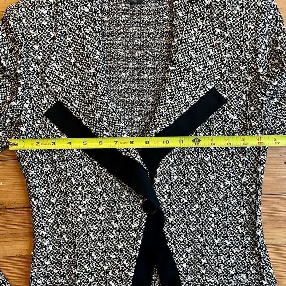 St. John rayon wool textured blend knit blazer. Size 4. - Picture 9 of 13